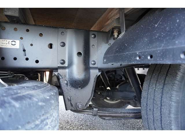 Isuzu ELF TRUCK 2013-11 187481-11
