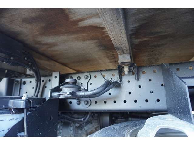 Isuzu ELF TRUCK 2013-11 187481-12