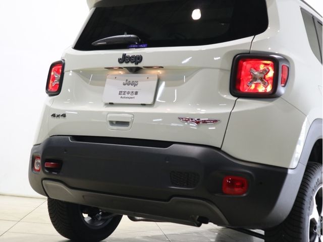 Jeep RENEGADE 2023-05 20827-6