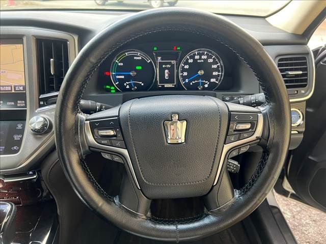 Toyota CROWN SEDAN 2016-10 27404-16