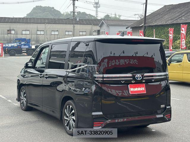 Toyota VOXY HYBRID 2023-07 333222-2
