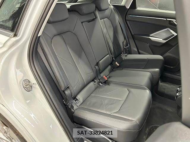Audi Q3 2021-08 317893-9