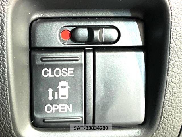 Honda N BOX CUSTOM 2017-01 335626-2