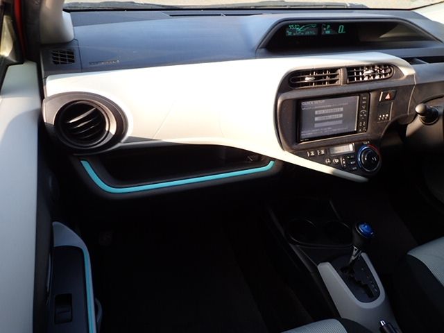 Toyota AQUA 2012-04 3078-9