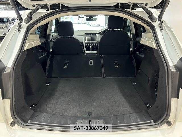 Jaguar E-PACE 2018-09 315780-12