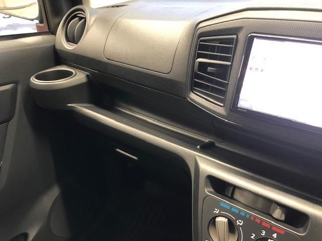 Nissan NOTE 2014-03 589-21