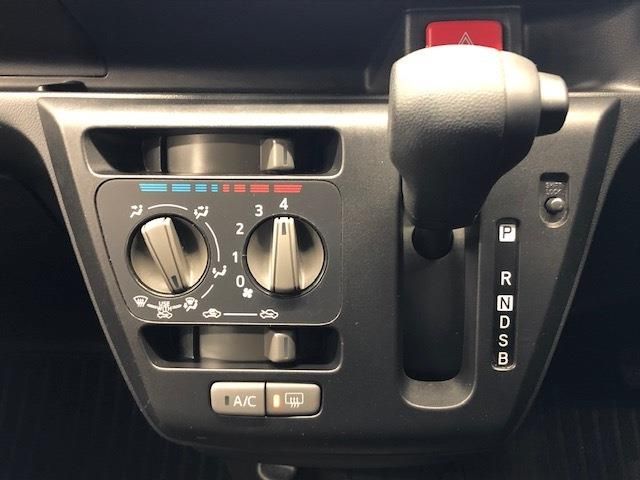 Nissan NOTE 2014-03 589-17