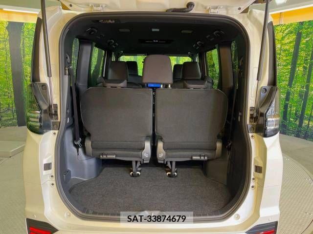 Toyota VOXY 2023-09 337728-11