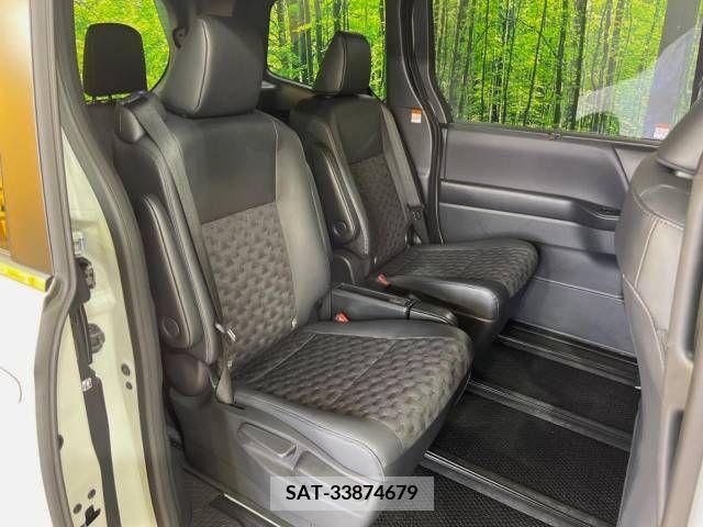 Toyota VOXY 2023-09 337728-9
