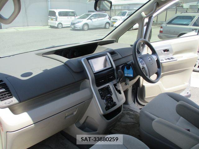 Toyota NOAH 2013-09 365106-12