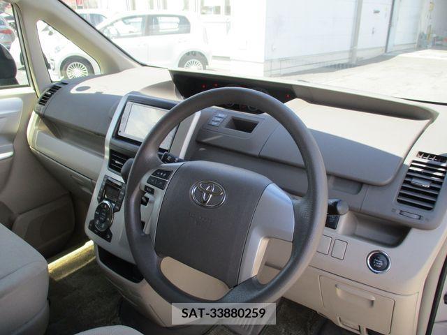 Toyota NOAH 2013-09 365106-11