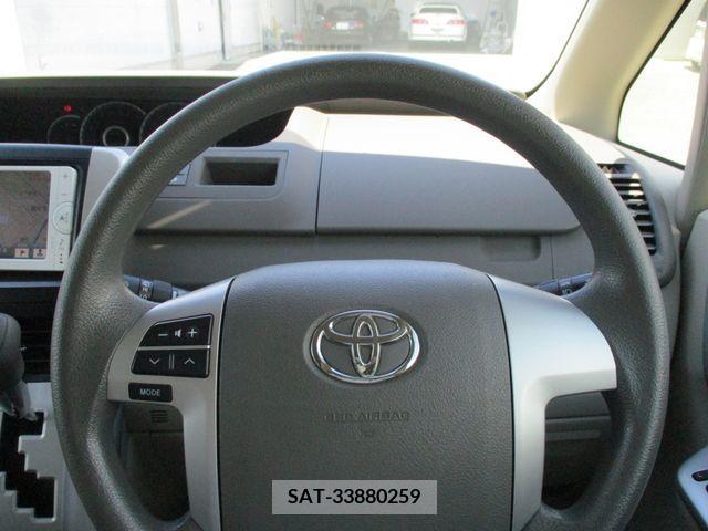 Toyota NOAH 2013-09 365106-17