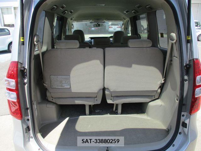 Toyota NOAH 2013-09 365106-16