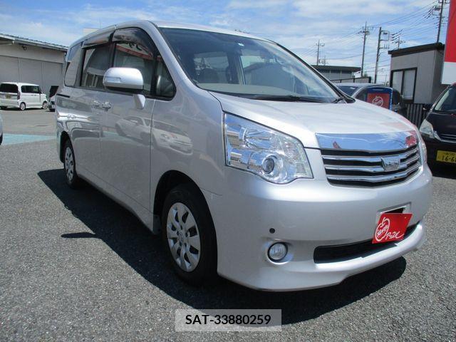 Toyota NOAH 2013-09 365106-9