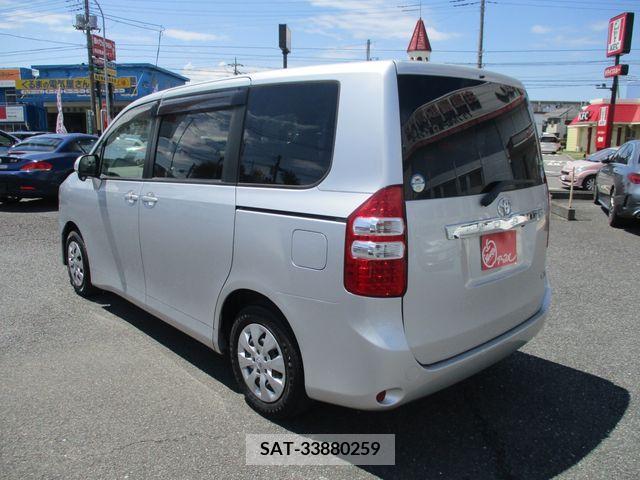 Toyota NOAH 2013-09 365106-8