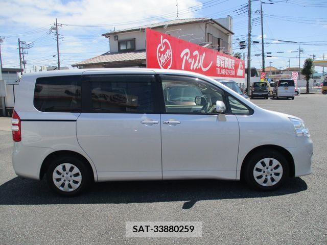 Toyota NOAH 2013-09 365106-6