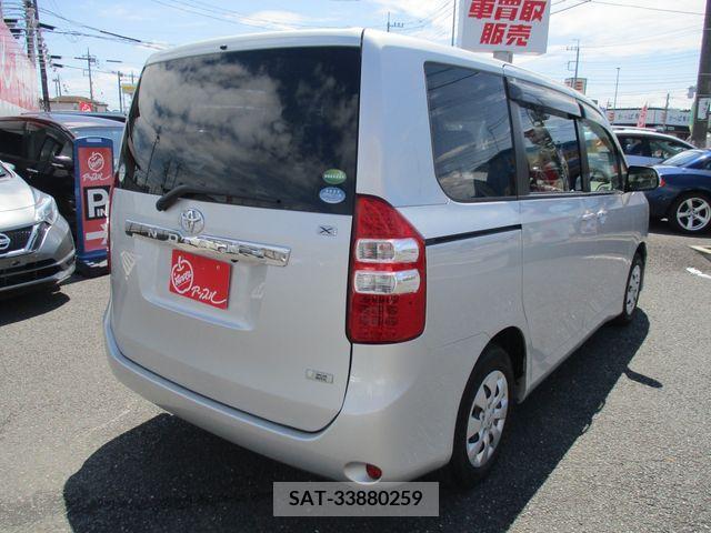 Toyota NOAH 2013-09 365106-2