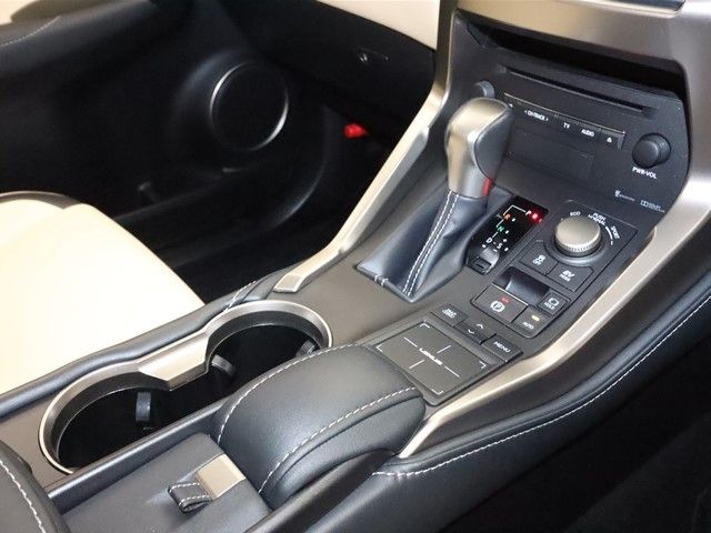 Lexus NX 2016-06 189697-16