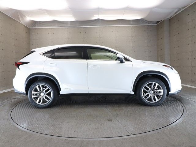 Lexus NX 2016-06 189697-22