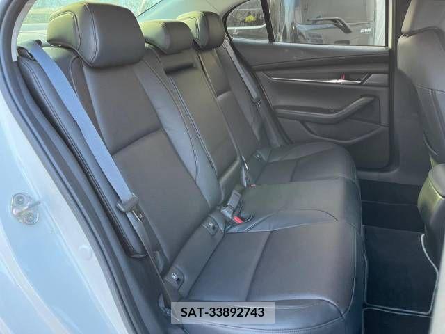 Mazda MAZDA3 2022-02 208974-10