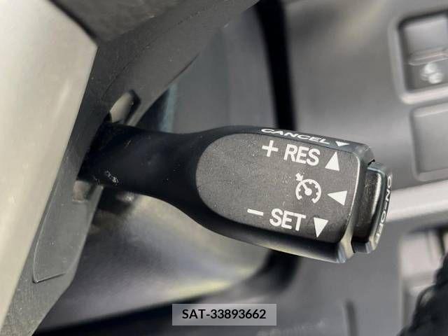Toyota VOXY 2018-07 321574-6