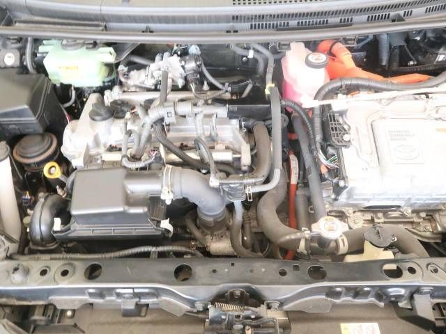 Toyota AQUA 2018-03 15616-18