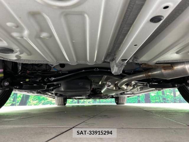 Toyota VOXY HYBRID 2023-10 351098-19