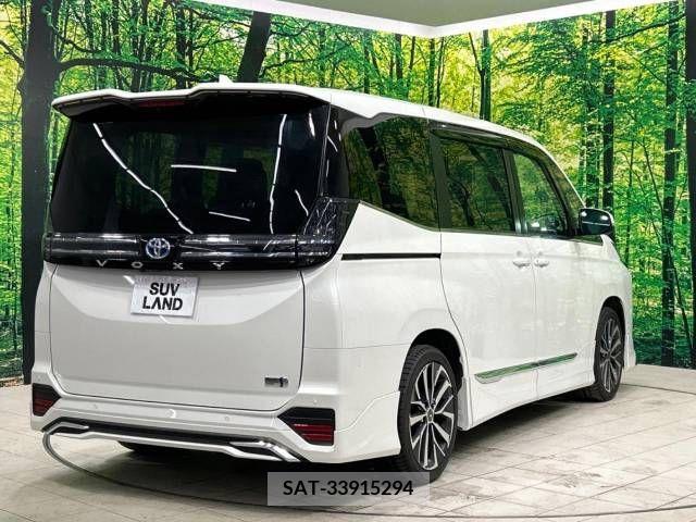 Toyota VOXY HYBRID 2023-10 351098-17