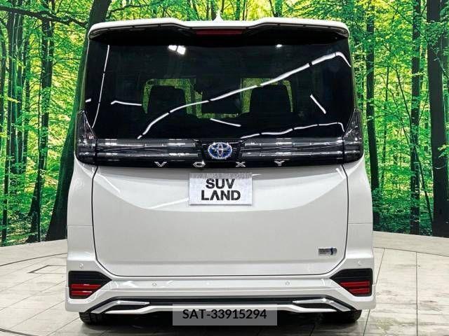 Toyota VOXY HYBRID 2023-10 351098-15