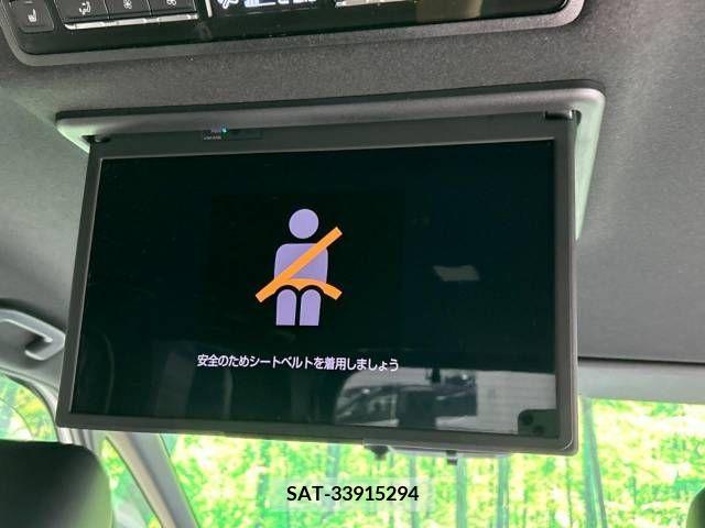 Toyota VOXY HYBRID 2023-10 351098-3