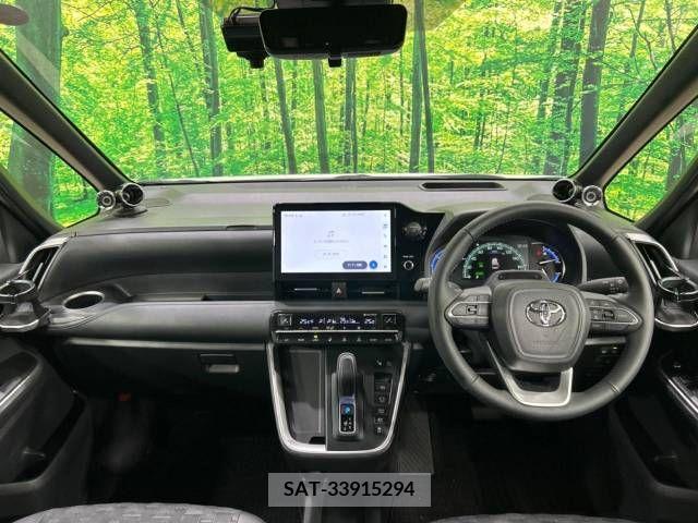 Toyota VOXY HYBRID 2023-10 351098-1