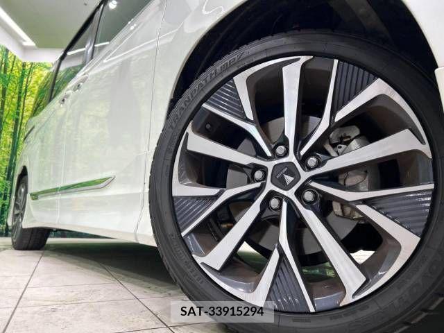 Toyota VOXY HYBRID 2023-10 351098-13