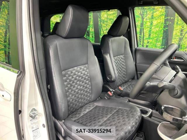 Toyota VOXY HYBRID 2023-10 351098-8