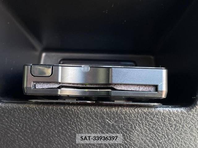 Toyota VITZ 2011-08 370139-3