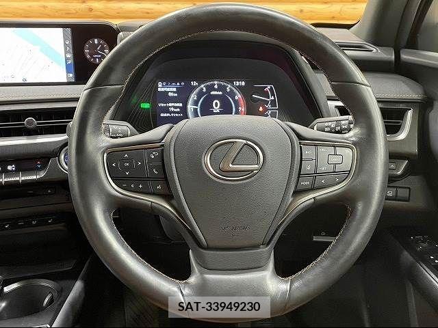 Lexus UX 2019-11 221357-12