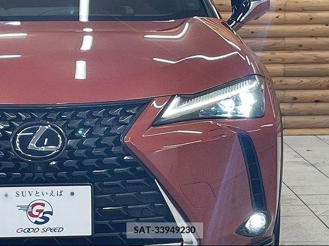 Lexus UX 2019-11 221357-9