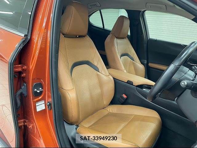Lexus UX 2019-11 221357-7