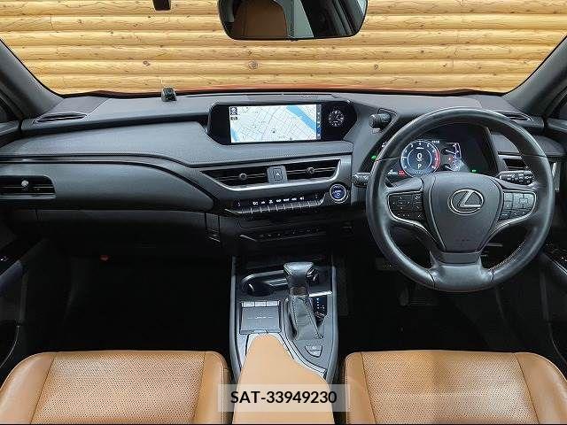 Lexus UX 2019-11 221357-1