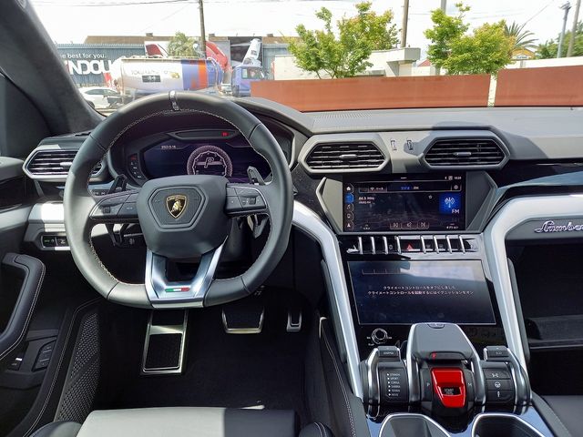 Lamborghini URUS 2019-02 3807-12