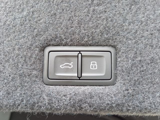 Lamborghini URUS 2019-02 3807-26