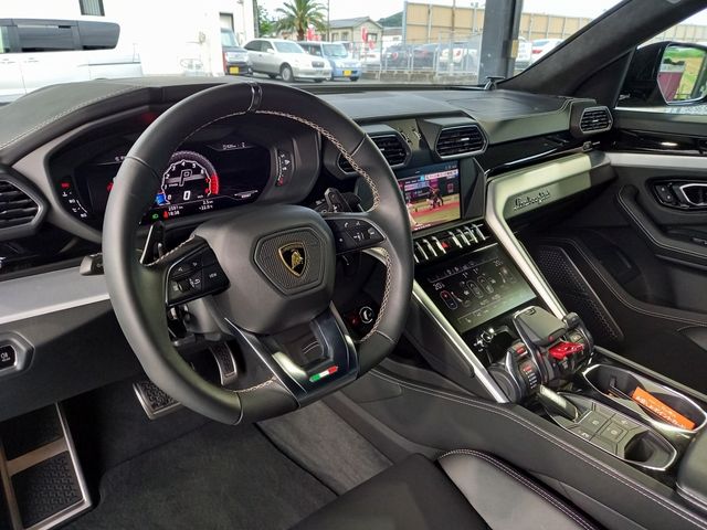 Lamborghini URUS 2019-02 3807-8