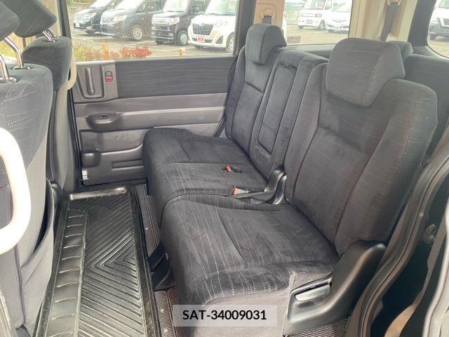 Honda e 2011-06 224714-18