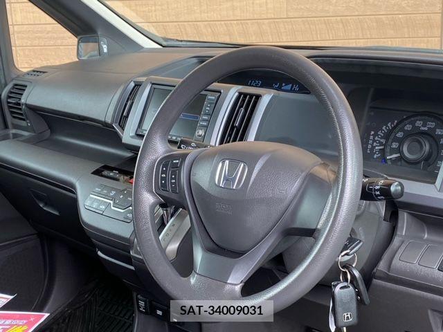 Honda e 2011-06 224714-7
