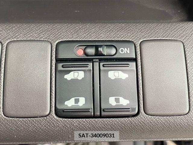 Honda e 2011-06 224714-10