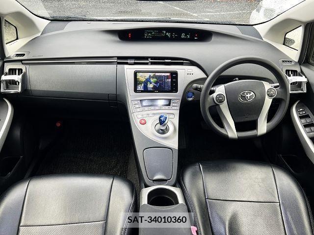 Toyota PRIUS 2012-03 384079-1