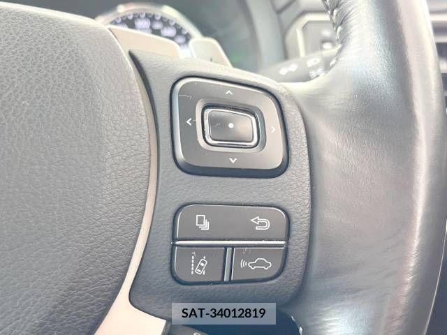 Lexus IS 2017-11 300088-4
