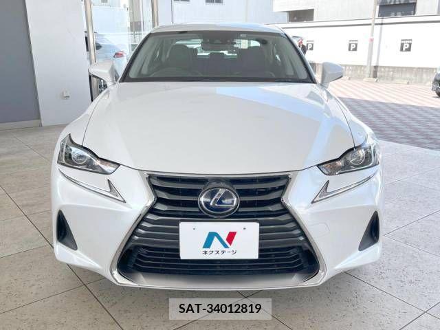 Lexus IS 2017-11 300088-14