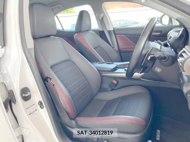 Lexus IS 2017-11 300088-8