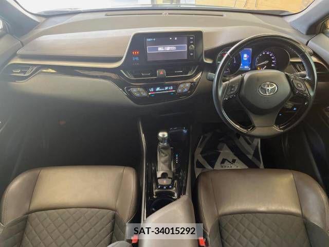 Toyota C-HR 2017-08 357782-1