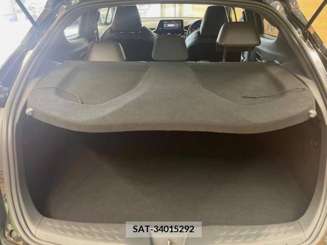 Toyota C-HR 2017-08 357782-11